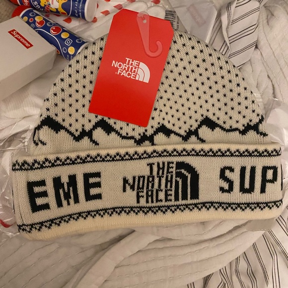 ￼Supreme/The North Face Fold Beanle Supreme The North Face Beanie (FW24) - $44